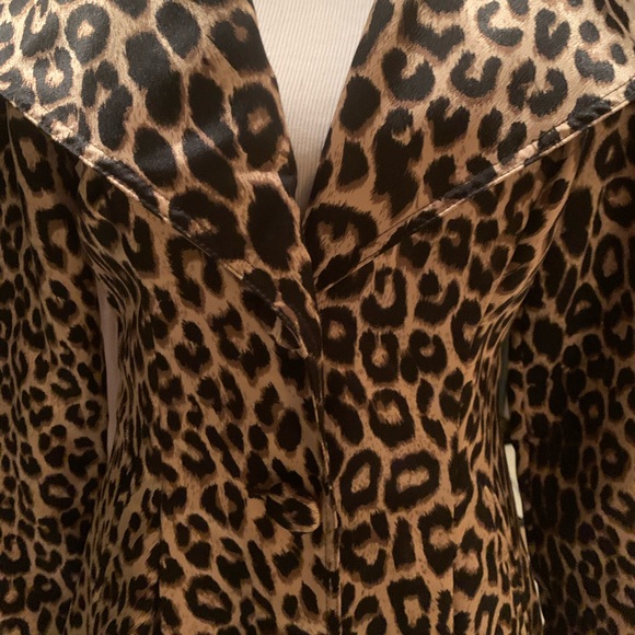 Stunning Leopard Trench lightweight Coat. - Picture 5 of 11